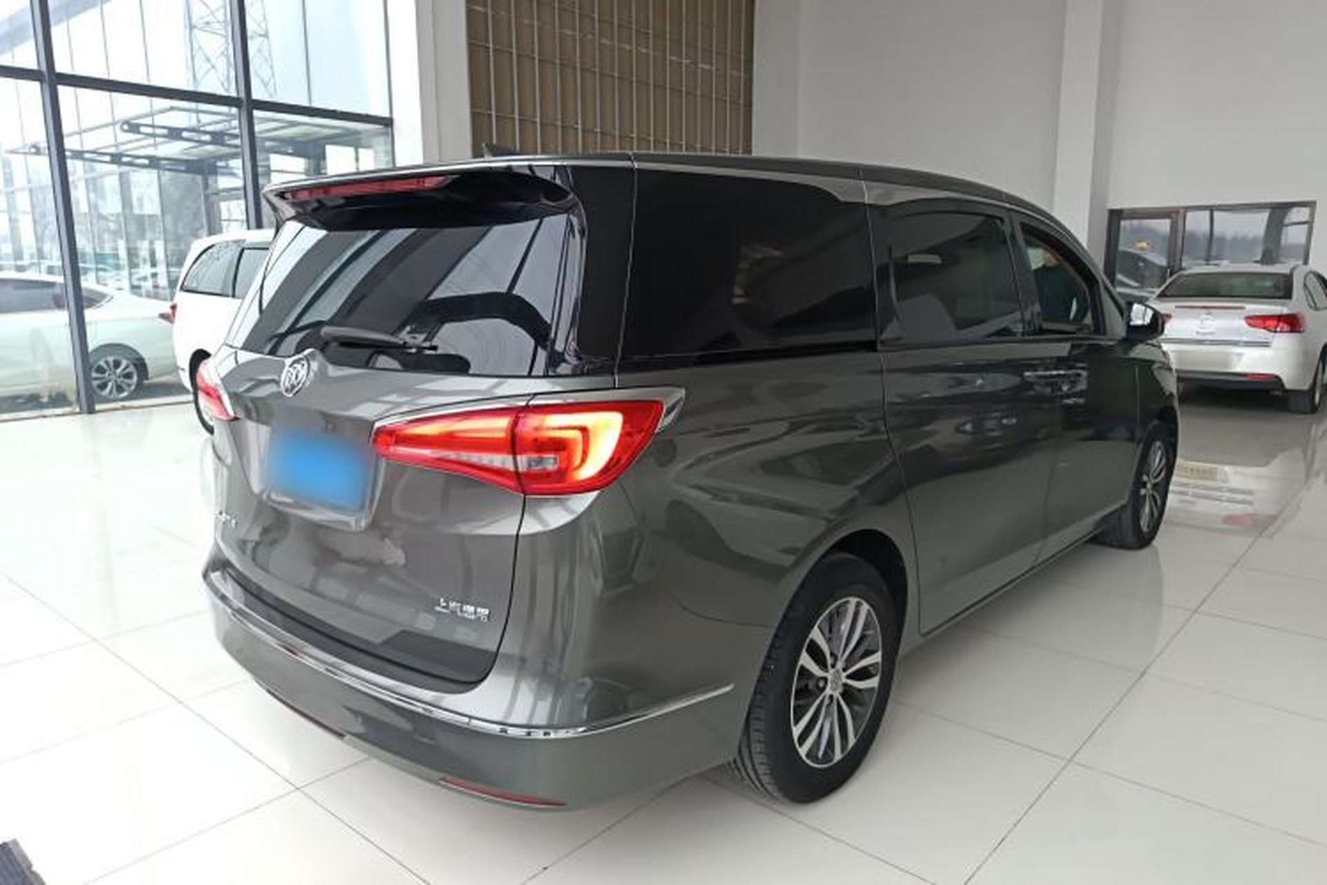 Used Buick GL8 2017 ES 28T Luxury Model China V Standard Rear Right 45 Deg