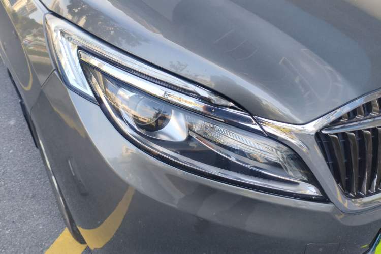 Used Buick GL8 2017 ES 28T Comfort Model China V Standard Right Front Headlight