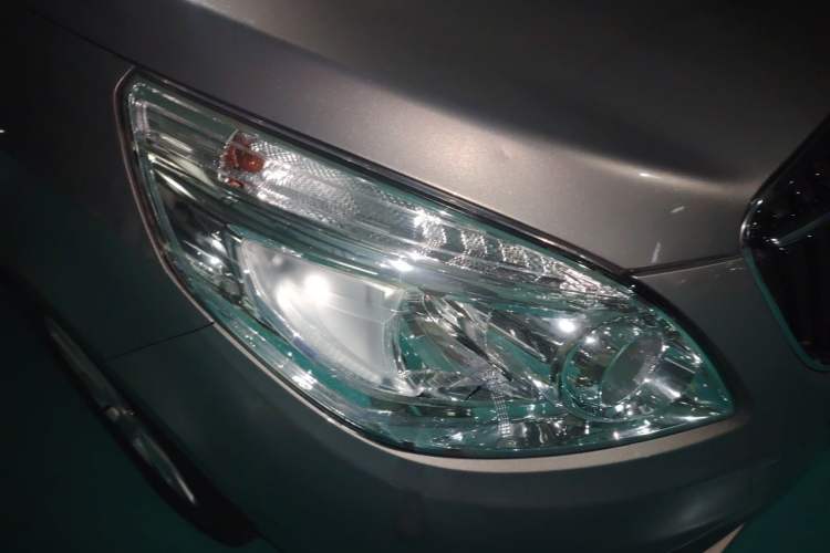 Used Buick GL8 2017 25S Comfort Version China V Standard Right Front Headlight