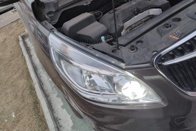 Used Buick GL8 2017 25S Luxury Version China V Standard Right Front Headlight