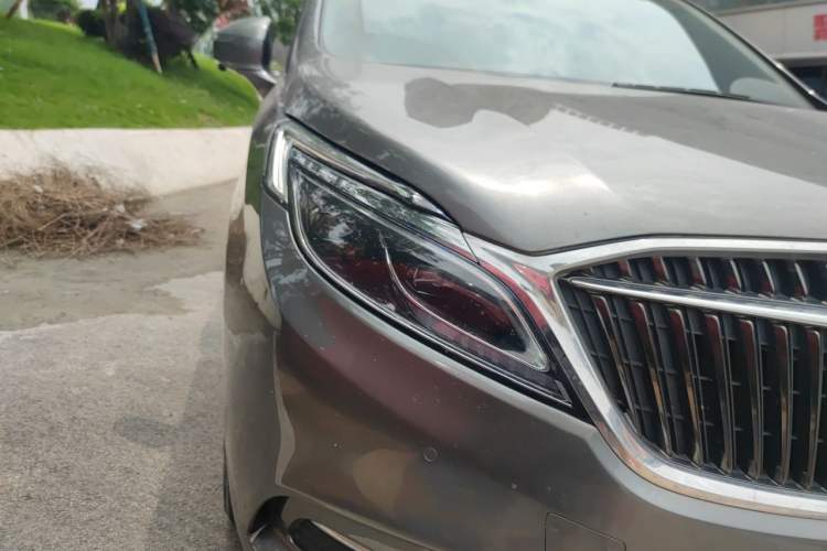 Used Buick GL8 2017 ES 28T Flagship Model China V Standard Right Front Headlight