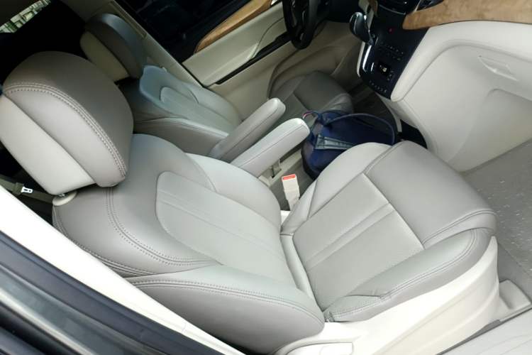 Used Buick GL8 2017 ES 28T Comfort Model China V Standard Right Front Seat