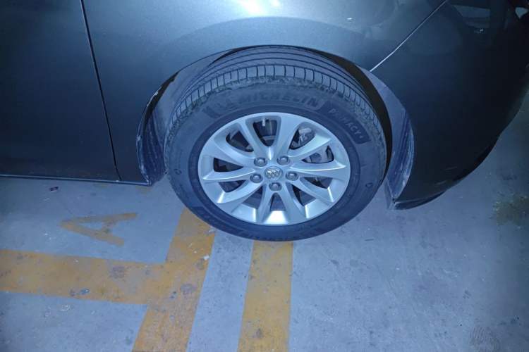 Used Buick GL8 2017 ES 28T Comfort Model China V Standard Right Front Wheel Hub