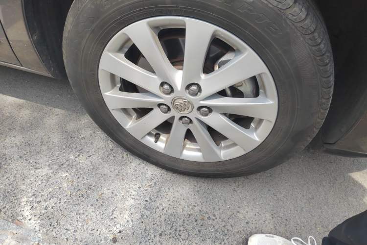 Used Buick GL8 2017 25S Luxury Version China V Standard Right Front Wheel Hub