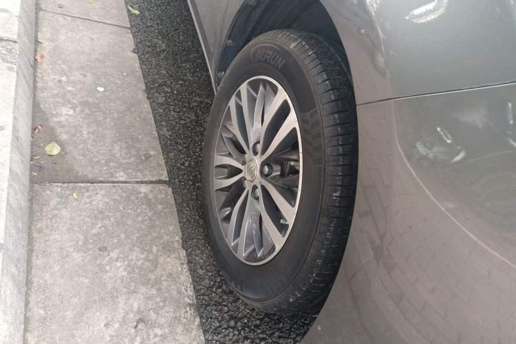 Used Buick GL8 2017 ES 28T Luxury Model China V Standard Right Front Wheel Hub