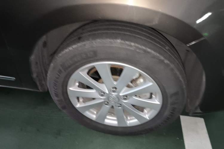 Used Buick GL8 2017 25S Luxury Version China V Standard Right Front Wheel Hub