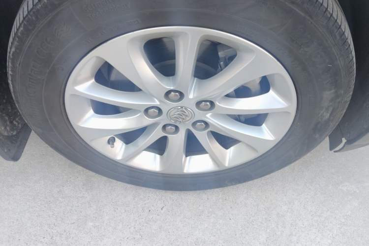 Used Buick GL8 2017 ES 28T Premium Version China V Standard Right Front Wheel Hub