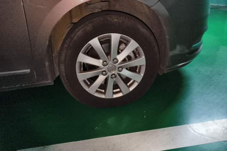 Used Buick GL8 2017 25S Luxury Version China V Standard Right Front Wheel Hub