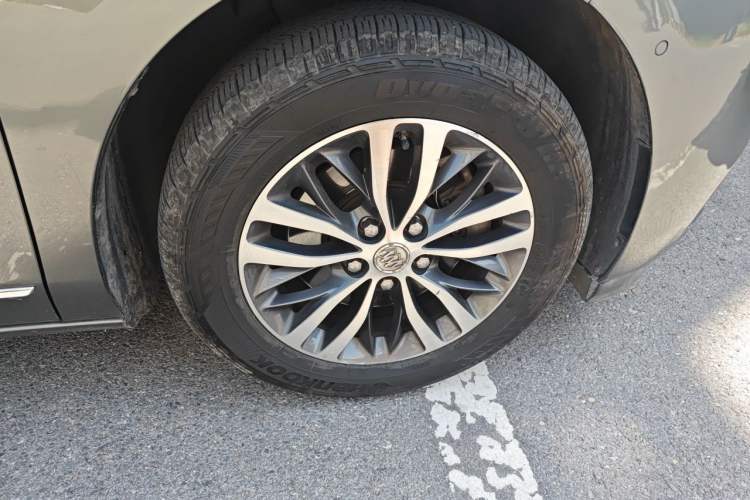 Used Buick GL8 2017 ES 28T Flagship Model China V Standard Right Front Wheel Hub