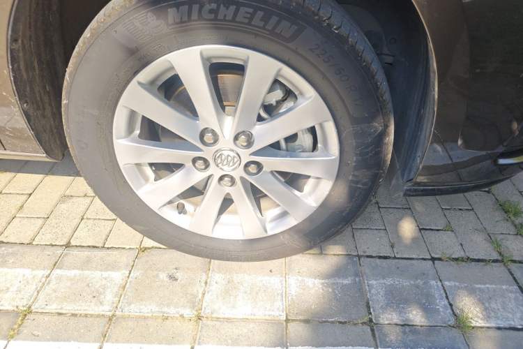 Used Buick GL8 2017 25S Prestige Version China V Standard Right Front Wheel Hub