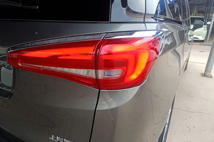 Used Buick GL8 2017 ES 28T Comfort Model China V Standard Right Rear Taillight