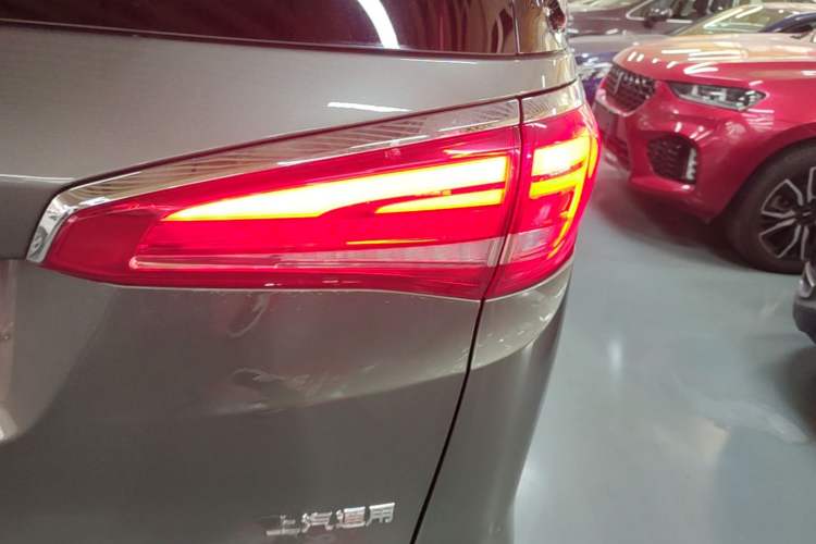 Used Buick GL8 2017 ES 28T Flagship Model China V Standard Right Rear Taillight