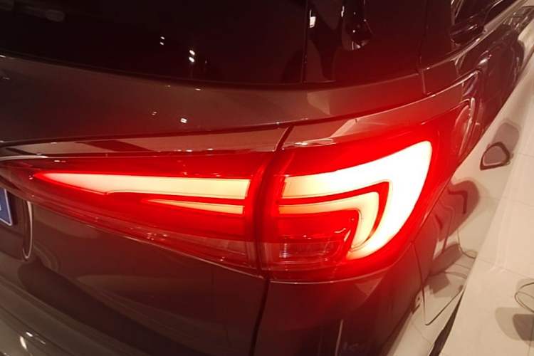 Used Buick GL8 2017 ES 28T Luxury Model China V Standard Right Rear Taillight