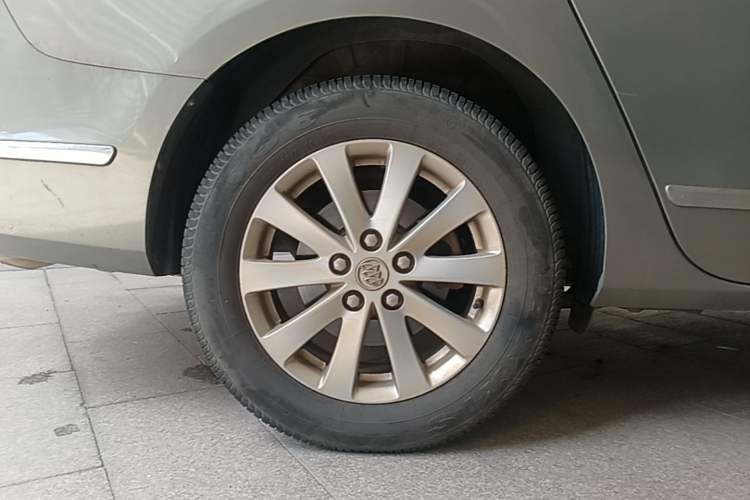 Used Buick GL8 2017 25S Luxury Version China V Standard Right Rear Wheel Hub