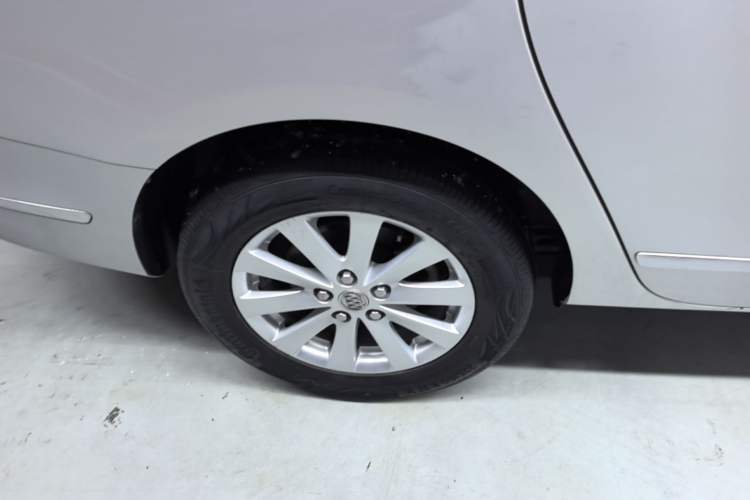 Used Buick GL8 2017 25S Prestige Version China V Standard Right Rear Wheel Hub