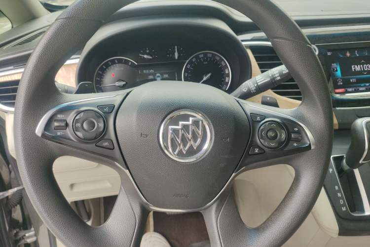 Used Buick GL8 2017 ES 28T Comfort Model China V Standard Steering Wheel