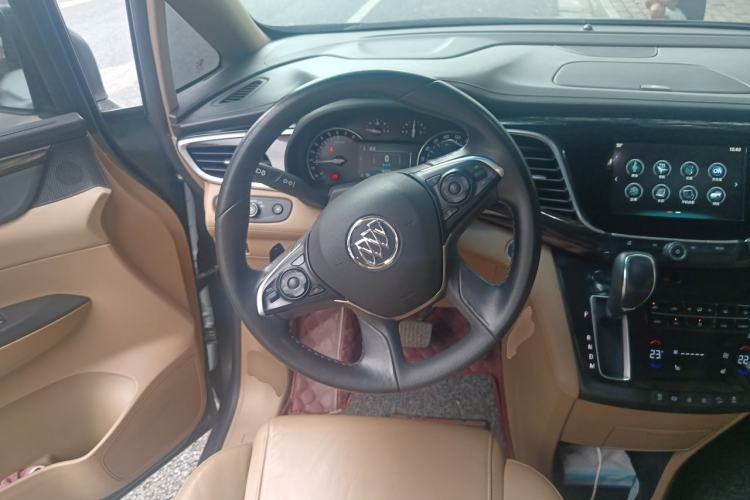 Used Buick GL8 2017 ES 28T Luxury Model China V Standard Steering Wheel