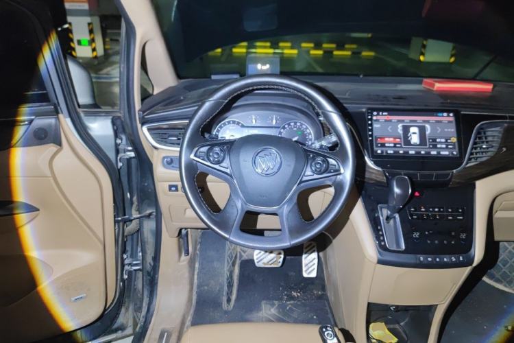 Used Buick GL8 2017 ES 28T Flagship Model China V Standard Steering Wheel