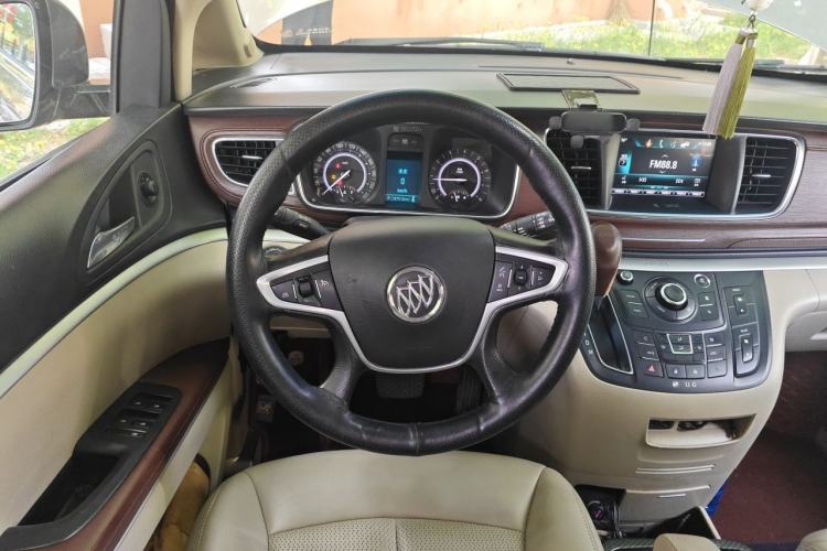 Used Buick GL8 2017 25S Comfort Version China V Standard Steering Wheel