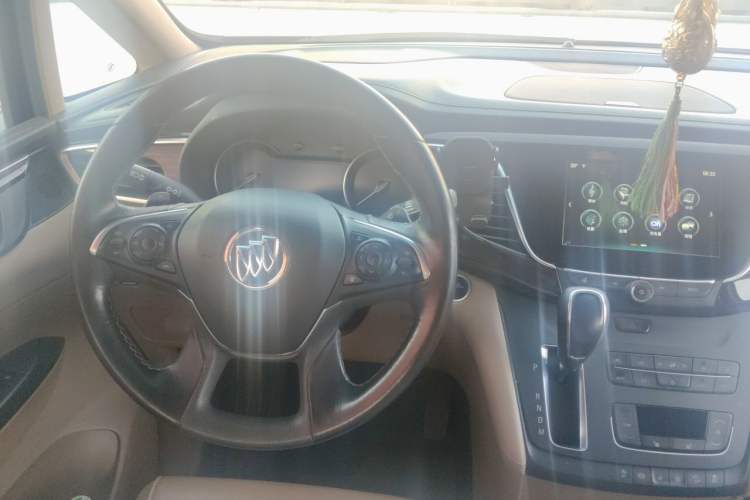 Used Buick GL8 2017 ES 28T Premium Version China V Standard Steering Wheel