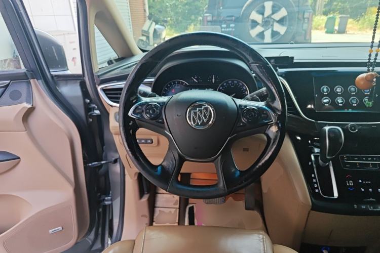 Used Buick GL8 2017 ES 28T Flagship Model China V Standard Steering Wheel