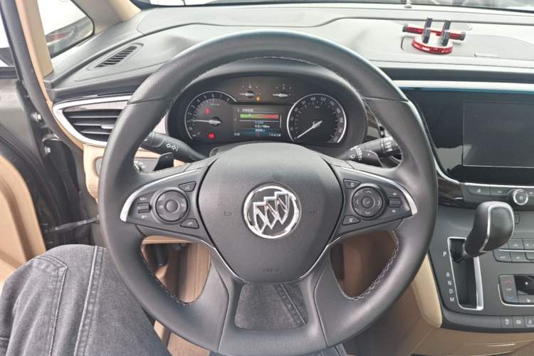 Used Buick GL8 2017 ES 28T Premium Version China V Standard Steering Wheel
