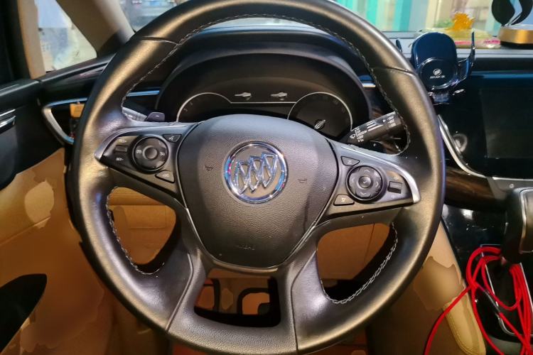 Used Buick GL8 2017 ES 28T Luxury Model China V Standard Steering Wheel