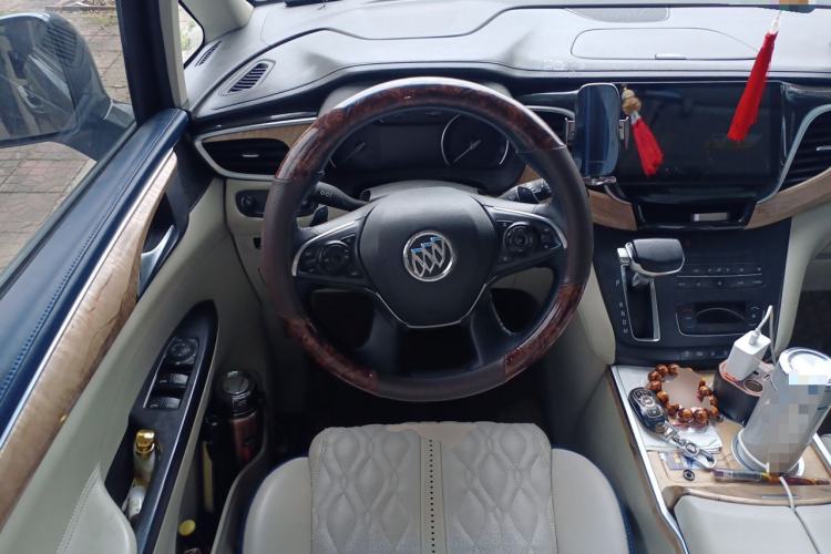 Used Buick GL8 2017 ES 28T Comfort Model China V Standard Steering Wheel