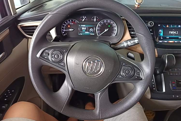Used Buick GL8 2017 ES 28T Comfort Model China V Standard Steering Wheel