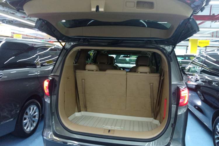Used Buick GL8 2017 ES 28T Premium Version China V Standard Trunk