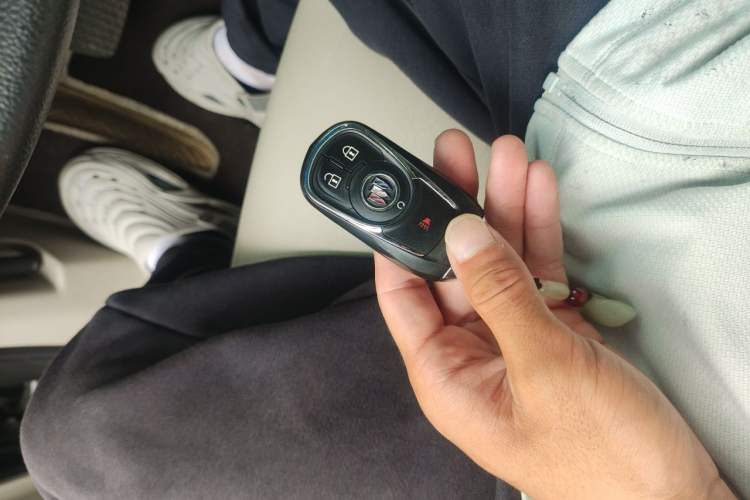 Used Buick GL8 2017 ES 28T Comfort Model China V Standard Vehicle Key