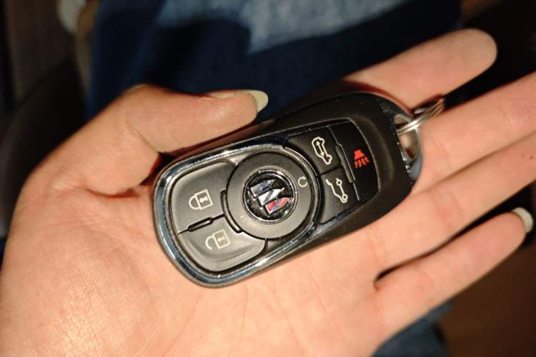 Used Buick GL8 2017 ES 28T Luxury Model China V Standard Vehicle Key