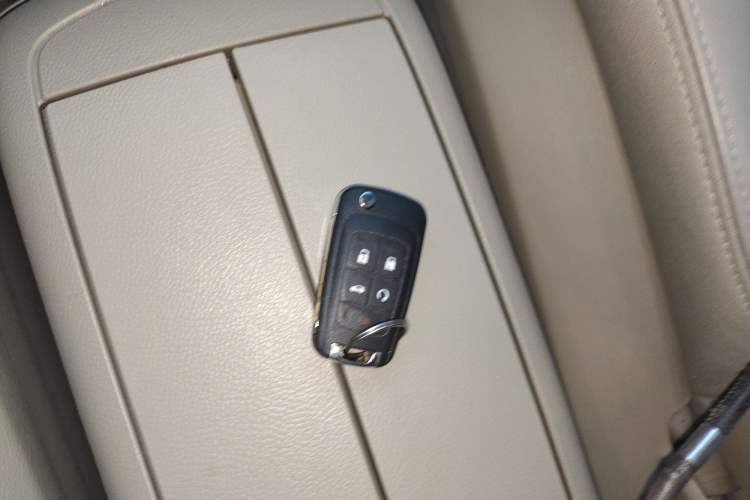 Used Buick GL8 2017 25S Luxury Version China V Standard Vehicle Key