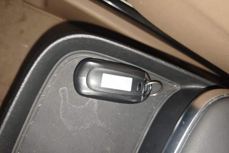 Used Buick GL8 2017 ES 28T Luxury Model China V Standard Vehicle Key