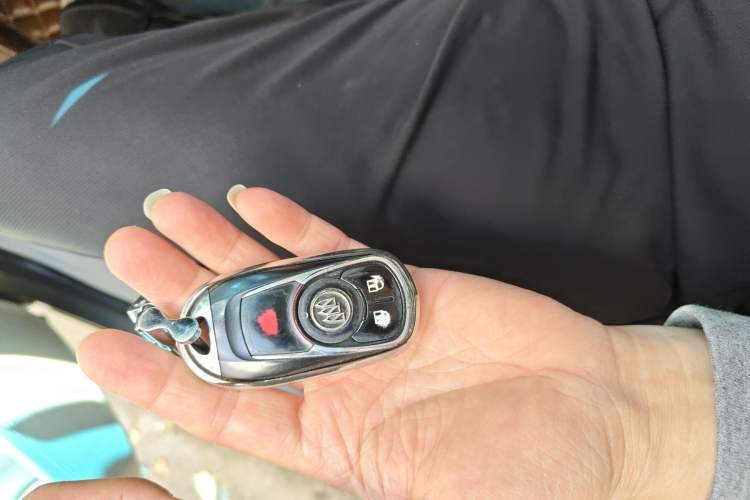 Used Buick GL8 2017 ES 28T Comfort Model China V Standard Vehicle Key