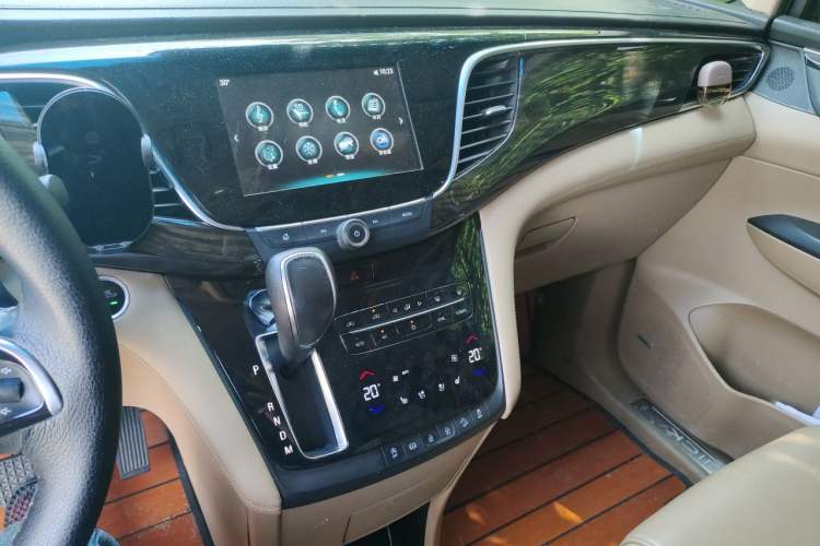 Used Buick GL8 2017 ES 28T Flagship Model China V Standard Audio And AC Panel