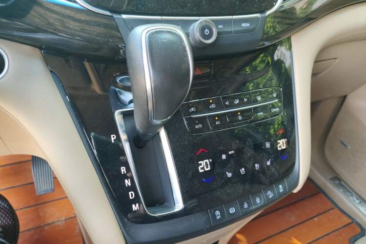 Used Buick GL8 2017 ES 28T Flagship Model China V Standard Gear Lever