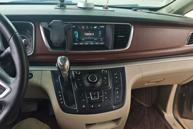 Used Buick GL8 2017 25S Luxury Version China V Standard Audio And AC Panel