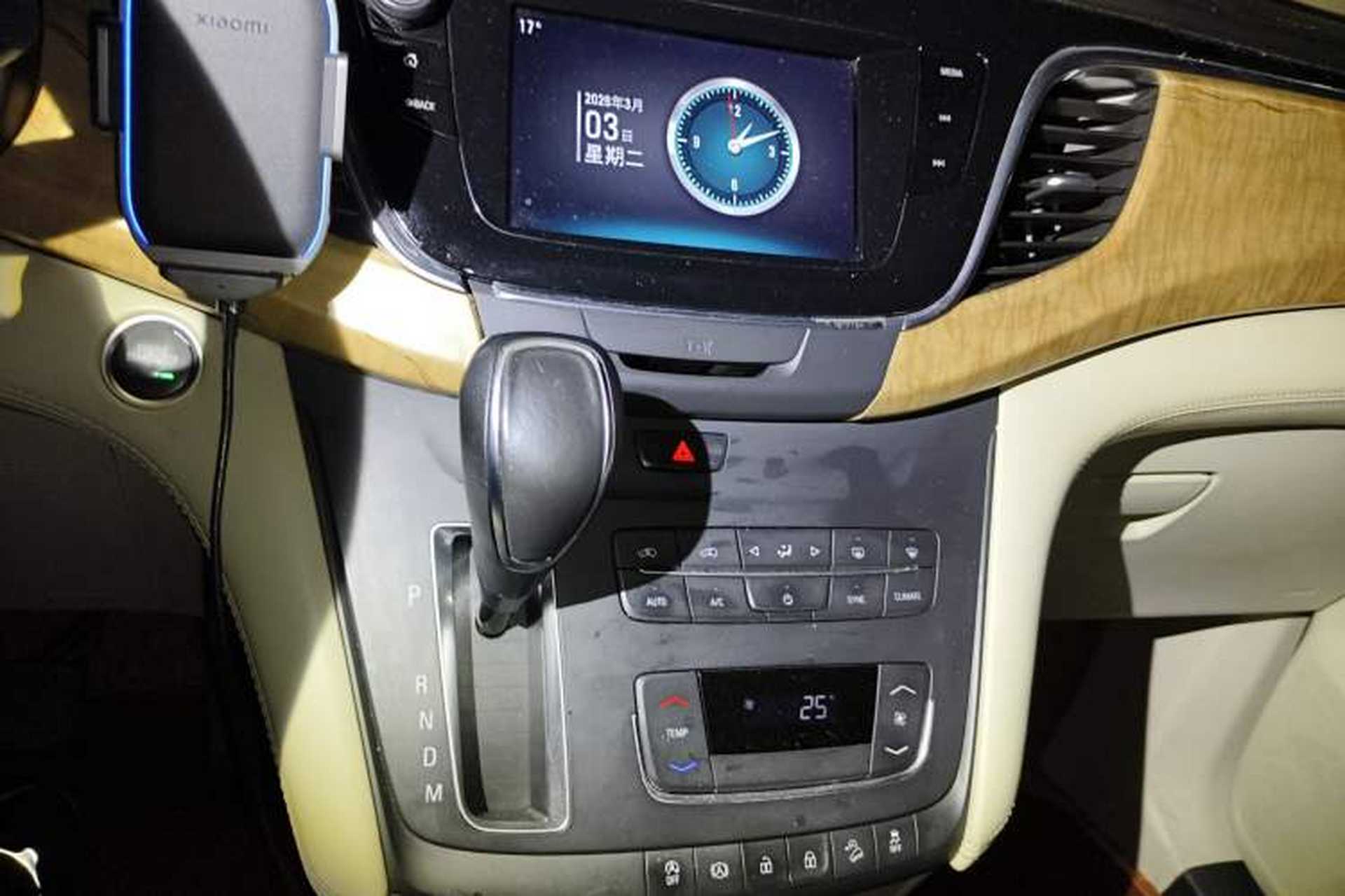 Used Buick GL8 2017 ES 28T Comfort Model China V Standard Audio And AC Panel