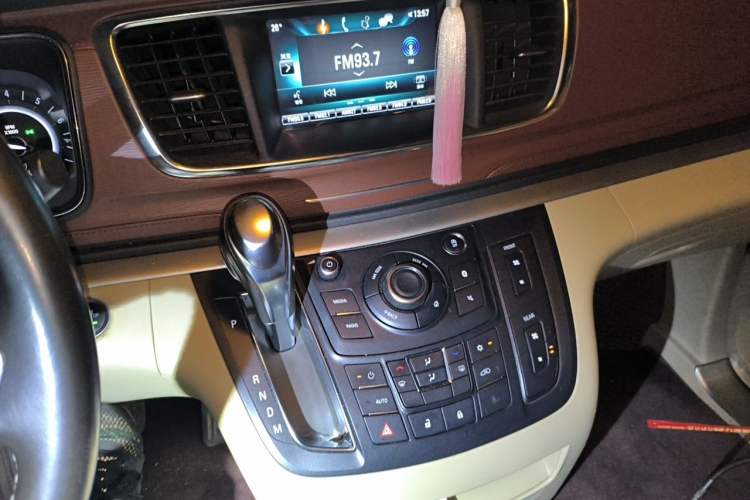 Used Buick GL8 2017 25S Luxury Version China V Standard Audio And AC Panel