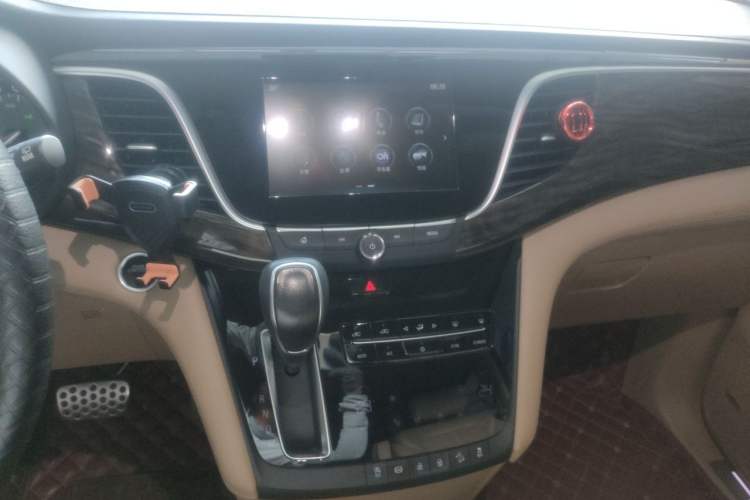 Used Buick GL8 2017 ES 28T Flagship Model China V Standard Audio And AC Panel