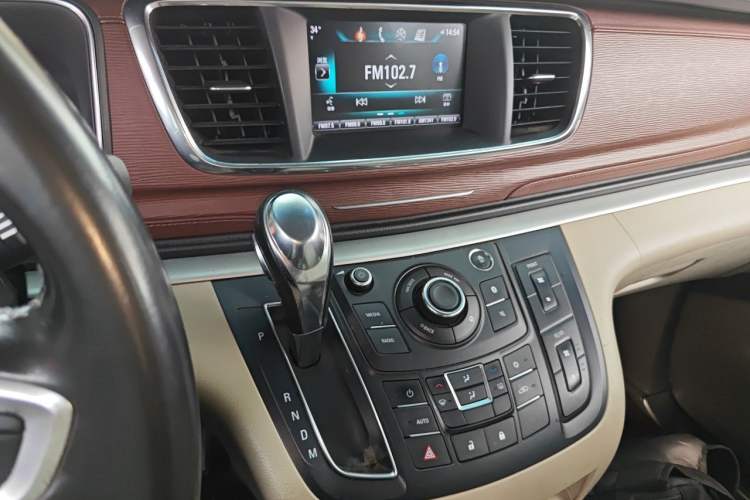 Used Buick GL8 2017 25S Luxury Version China V Standard Audio And AC Panel
