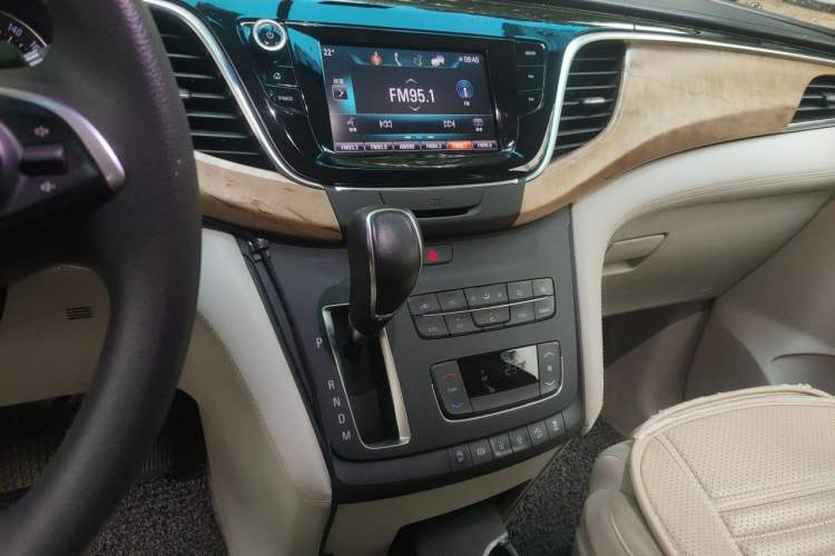 Used Buick GL8 2017 ES 28T Comfort Model China V Standard Audio And AC Panel