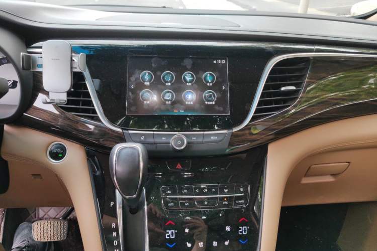 Used Buick GL8 2017 ES 28T Flagship Model China V Standard Audio And AC Panel