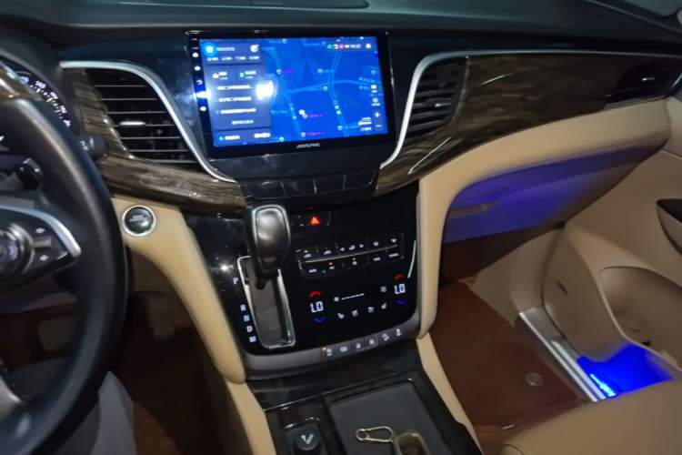 Used Buick GL8 2017 ES 28T Flagship Model China V Standard Audio And AC Panel