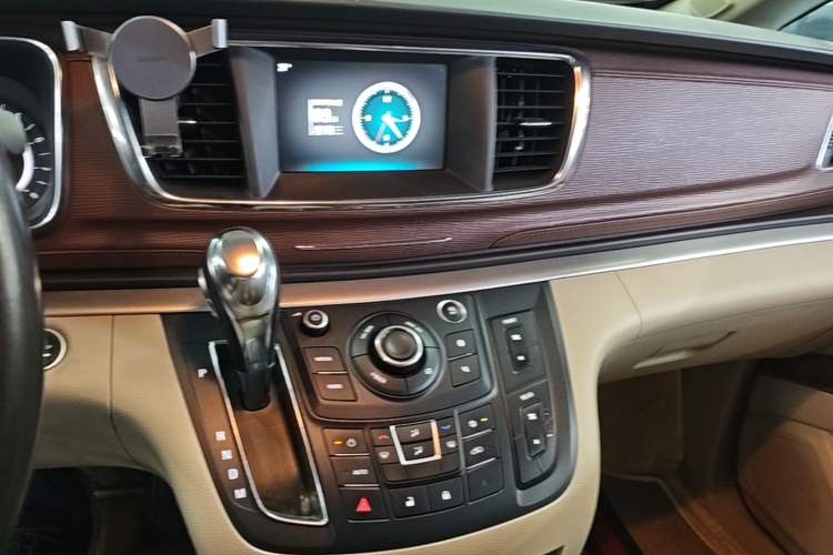 Used Buick GL8 2017 25S Luxury Version China V Standard Audio And AC Panel