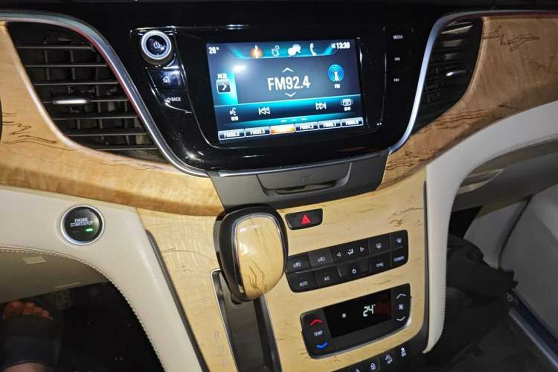 Used Buick GL8 2017 ES 28T Comfort Model China V Standard Audio And AC Panel