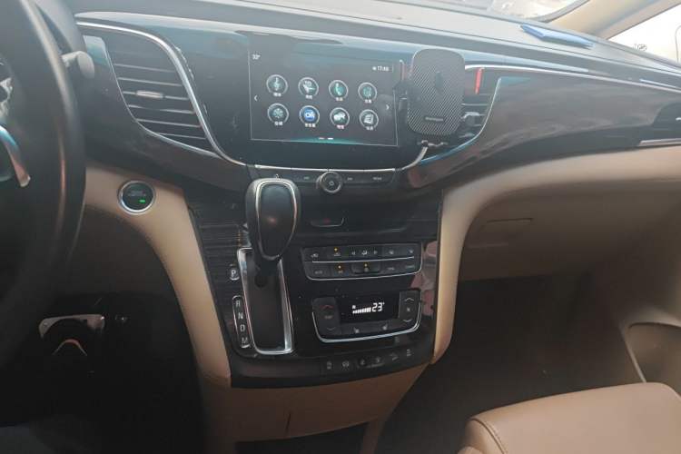 Used Buick GL8 2017 ES 28T Premium Version China V Standard Audio And AC Panel