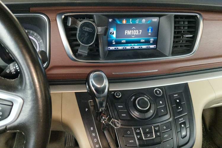 Used Buick GL8 2017 25S Comfort Version China V Standard Audio And AC Panel