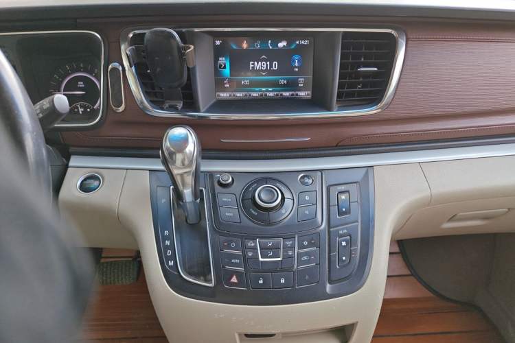 Used Buick GL8 2017 25S Luxury Version China V Standard Audio And AC Panel